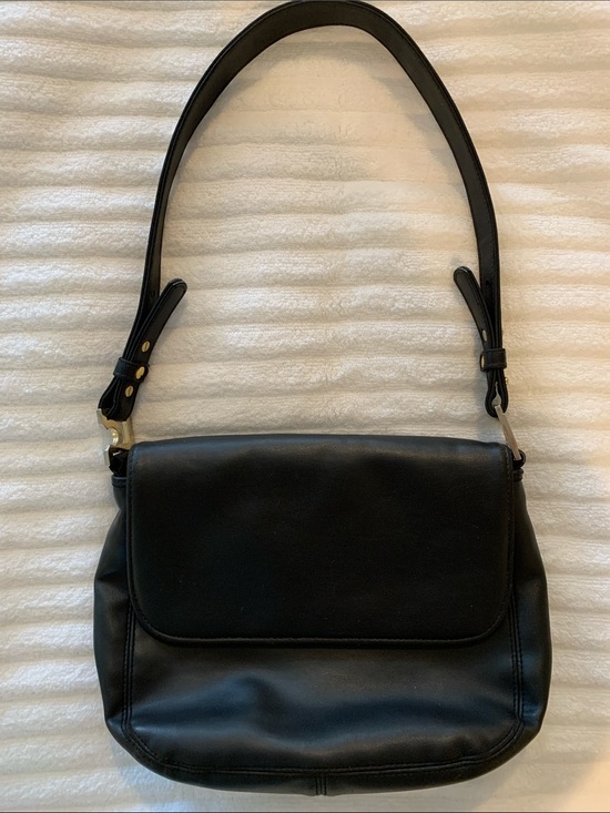 Liz Claiborne Handbags - Y2K Liz Claiborne Black Leather Shoulder Bag with Silver Toned Hardware